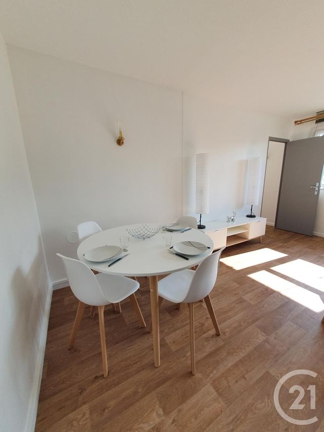 Afficher la photo en grand Appartement F4 à louer - 4 pièces - 66.88 m2 - MONT ST AIGNAN - 76 - HAUTE-NORMANDIE - Century 21 Harmony
