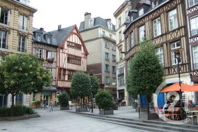 Appartement F1 à louer - 1 pièce - 27.0 m2 - ROUEN - 76 - HAUTE-NORMANDIE - Century 21 Harmony Appartement F1 à louer - 1 pièce - 27.0 m2 - ROUEN - 76 - HAUTE-NORMANDIE - Century 21 Harmony