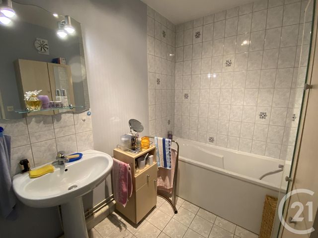 Afficher la photo en grand Appartement F3 à vendre - 3 pièces - 72.48 m2 - LE GRAND QUEVILLY - 76 - HAUTE-NORMANDIE - Century 21 Harmony