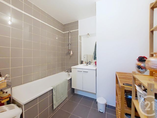 Afficher la photo en grand Appartement F3 à louer - 3 pièces - 61.79 m2 - MONT ST AIGNAN - 76 - HAUTE-NORMANDIE - Century 21 Harmony