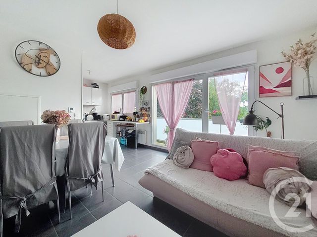 Afficher la photo en grand Appartement F3 à louer - 3 pièces - 61.79 m2 - MONT ST AIGNAN - 76 - HAUTE-NORMANDIE - Century 21 Harmony