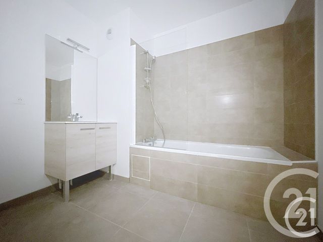 Afficher la photo en grand Appartement F3 à louer - 3 pièces - 61.56 m2 - ROUEN - 76 - HAUTE-NORMANDIE - Century 21 Harmony