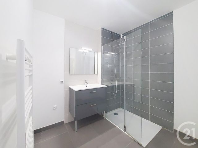 Appartement F3 à louer - 3 pièces - 61.0 m2 - LE HOULME - 76 - HAUTE-NORMANDIE - Century 21 Harmony