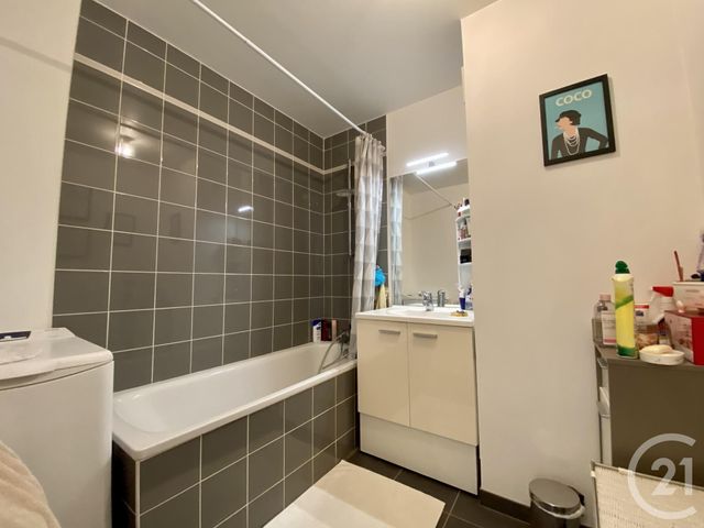 Appartement F3 à louer - 3 pièces - 61.8 m2 - MONT ST AIGNAN - 76 - HAUTE-NORMANDIE - Century 21 Harmony