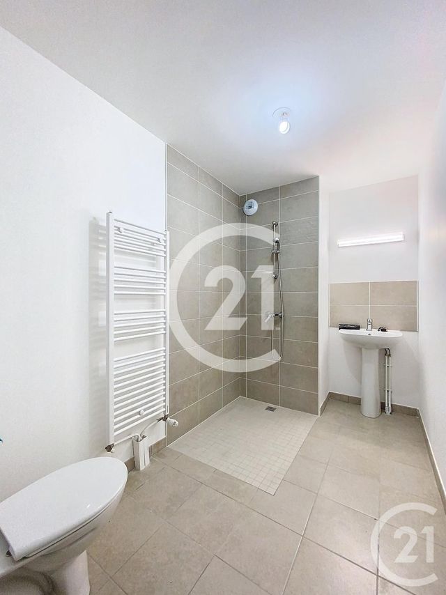 maison à louer - 4 pièces - 88.18 m2 - GRAND COURONNE - 76 - HAUTE-NORMANDIE - Century 21 Harmony