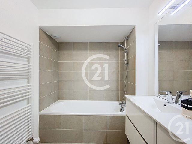 maison à louer - 4 pièces - 88.18 m2 - GRAND COURONNE - 76 - HAUTE-NORMANDIE - Century 21 Harmony