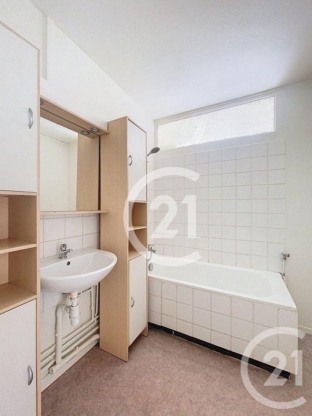 Appartement F3 à louer - 3 pièces - 67.2 m2 - MONT ST AIGNAN - 76 - HAUTE-NORMANDIE - Century 21 Harmony