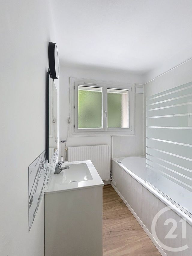 Appartement T3 à louer - 3 pièces - 62.68 m2 - PETIT COURONNE - 76 - HAUTE-NORMANDIE - Century 21 Harmony