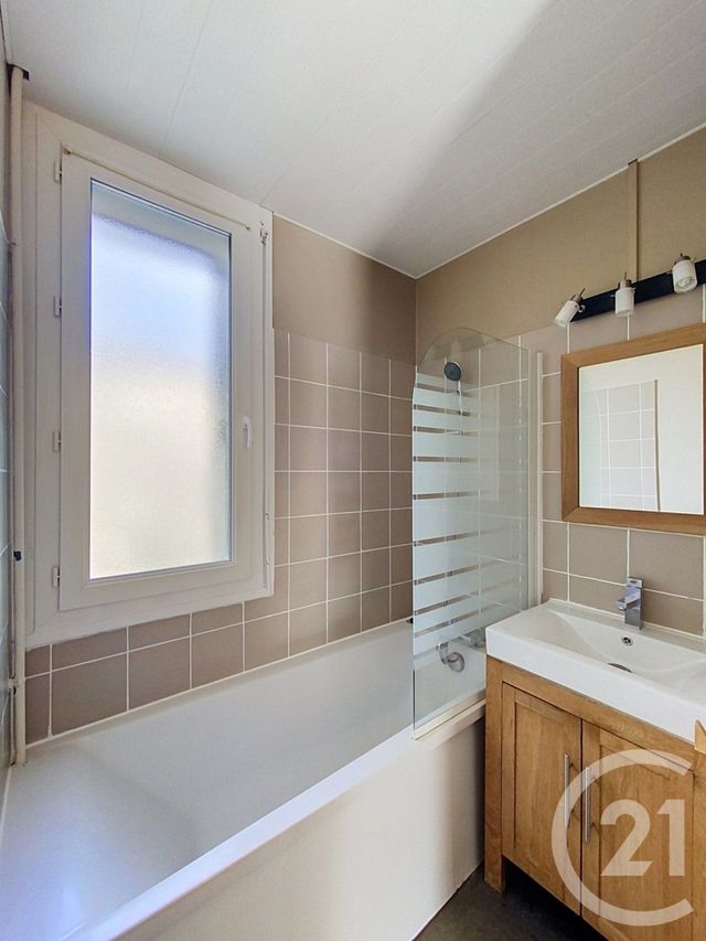 Appartement T3 à louer - 3 pièces - 54.86 m2 - BONSECOURS - 76 - HAUTE-NORMANDIE - Century 21 Harmony