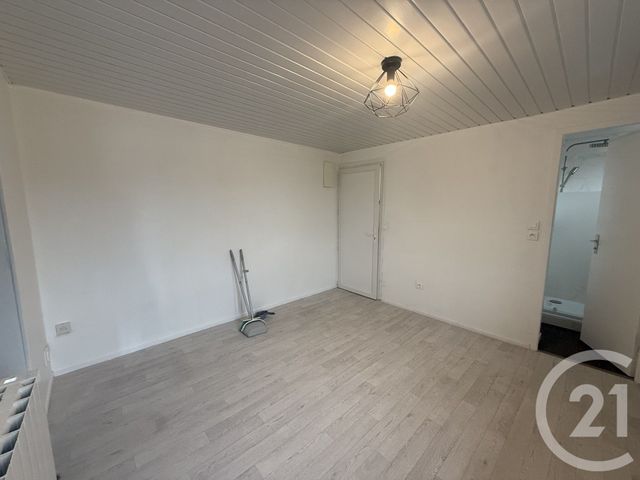 Appartement F2 à louer - 2 pièces - 30.0 m2 - ST PIERRE DE VARENGEVILLE - 76 - HAUTE-NORMANDIE - Century 21 Harmony